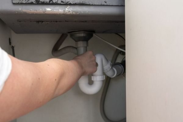 Fontaneros que reparan fugas de agua en Madrid Fontaneros que reparan fugas de agua en Madrid